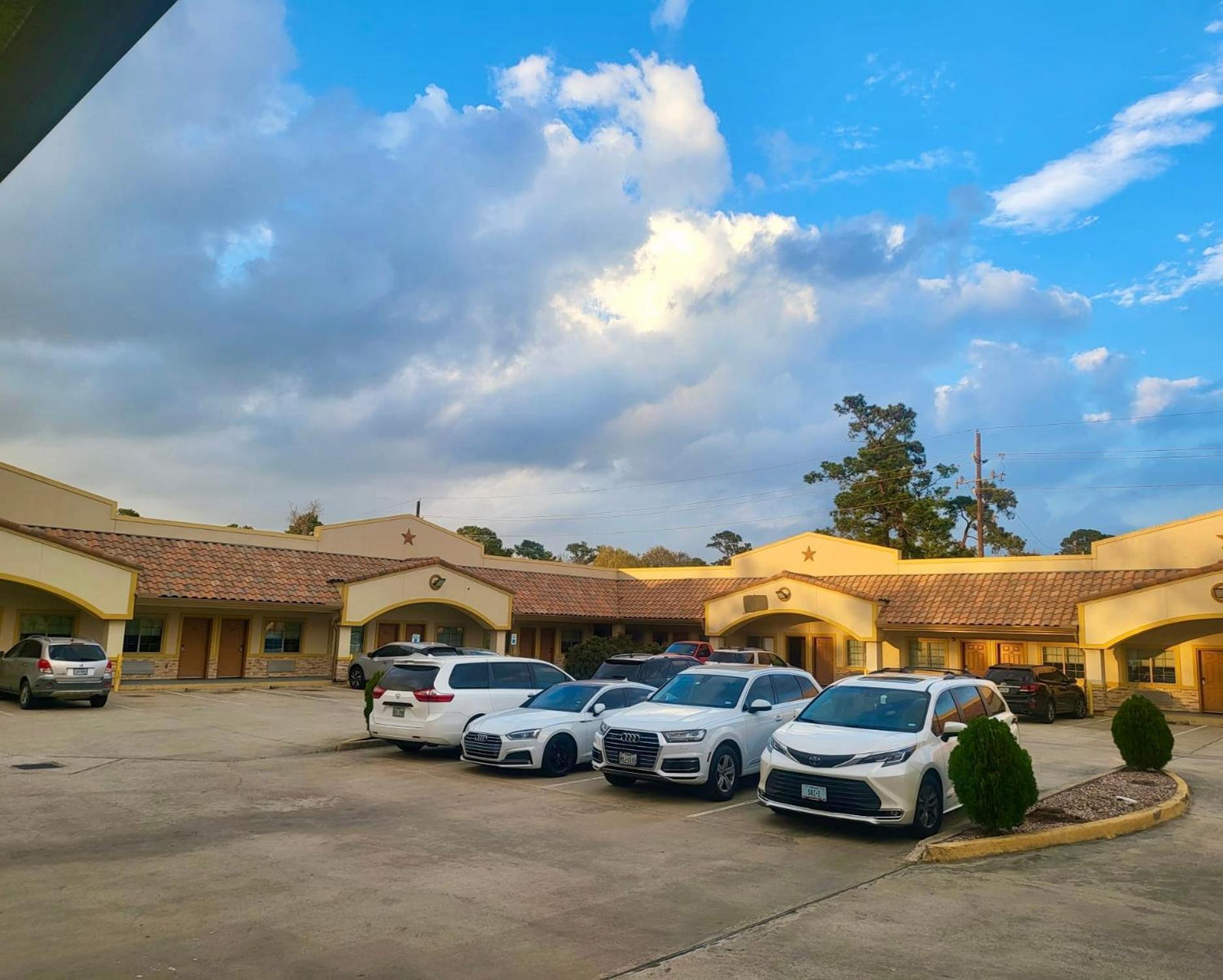 Crystal Inn Louetta Экстерьер фото